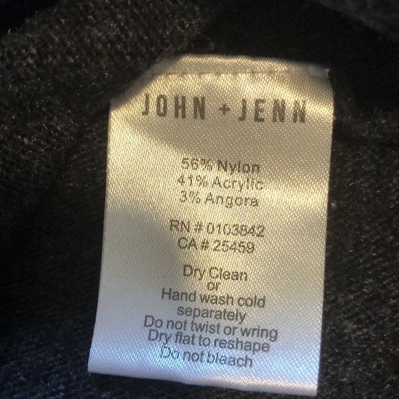 EUC John + Jenn sweater Medium - Picture 3 of 4